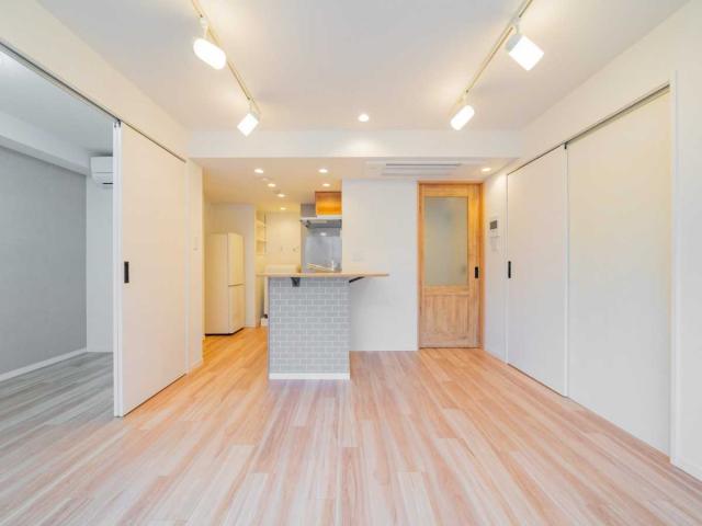 リビング・ダイニング：(家具調度品は価格に含まれません)(撮影年月：2026年02月)