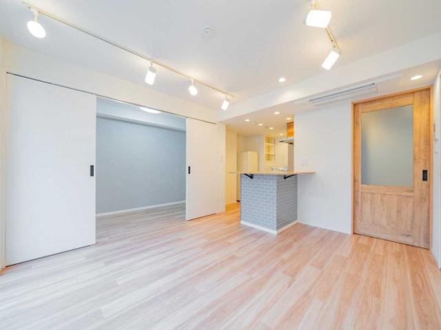 リビング・ダイニング：(家具調度品は価格に含まれません)(撮影年月：2026年02月)