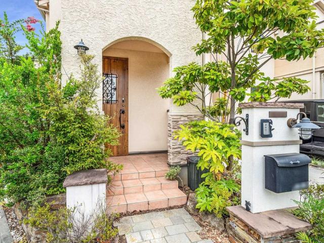 玄関（撮影年月：2025年08月）