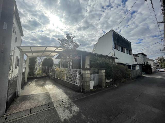 現地（古家あり）：全2区画／左側(撮影年月：2025年12月)