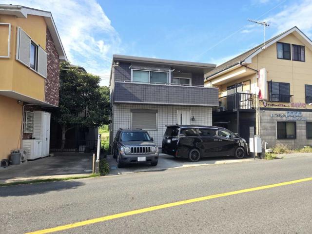 外観：駐車２台可能（車種による）