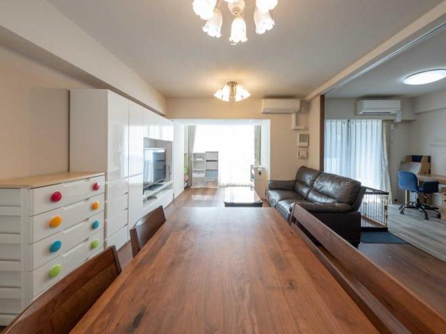 リビング・ダイニング：TES式床暖房 （左）洋室