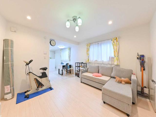 玄関(撮影年月：2025年12月)