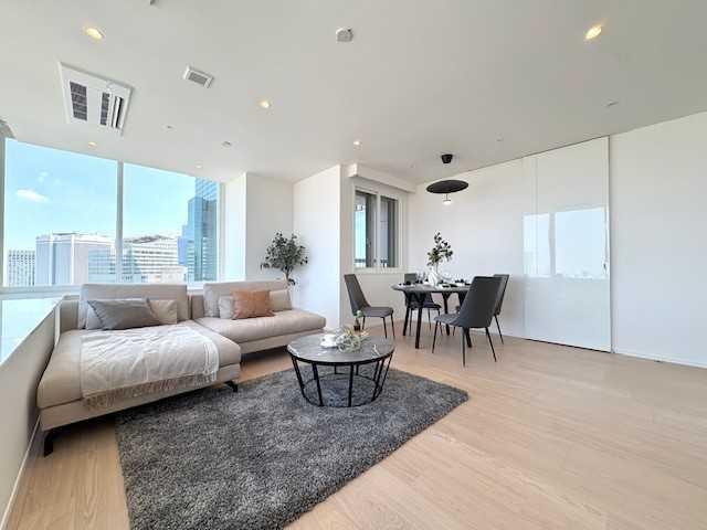 リビング・ダイニング：・家具・調度品等は販売価格に含まれておりません