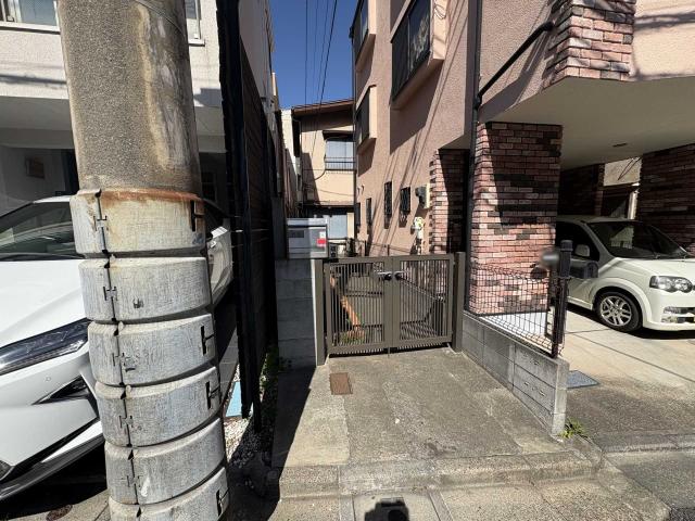 現地（古家あり）：写真中央が該当物件(撮影年月：2026年03月)