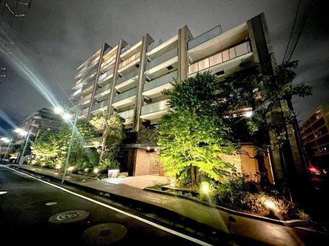 外観：夜（撮影年月：2025年03月）