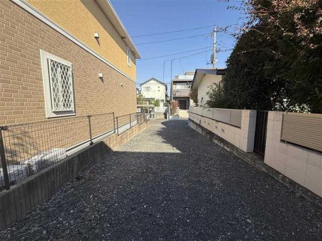 前面道路（撮影年月：2025年11月）