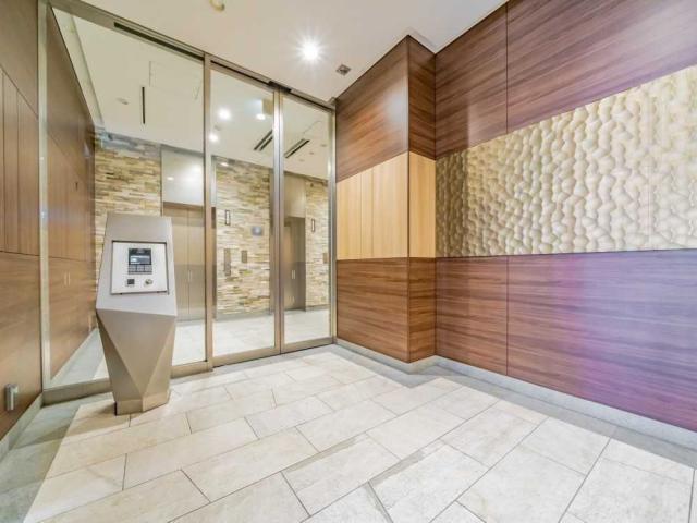 エントランス：エントランスエレベーターホールのダブルオートロック