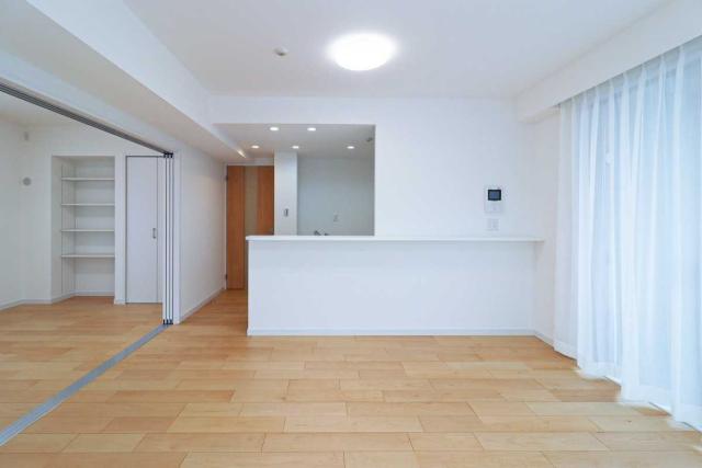 LDK：約14.0帖 （左）洋室(撮影年月：2026年03月)