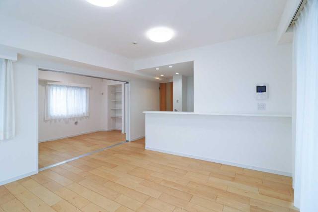 LDK：約14.0帖 （左）洋室(撮影年月：2026年03月)