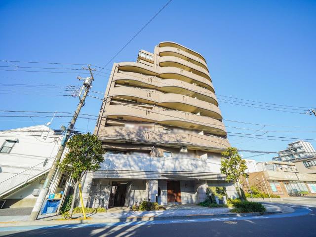 外観：2001年築のマンションです(撮影年月：2025年12月)