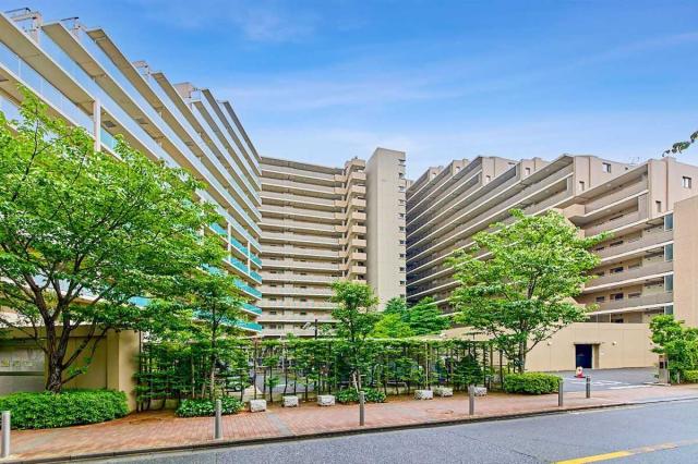 外観：敷地内に緑を湛えたプラン