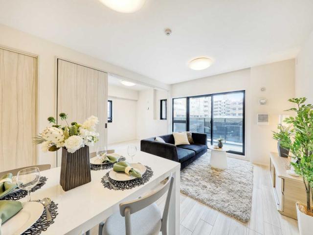 リビング・ダイニング：（奥）洋室(撮影年月：2026年04月)