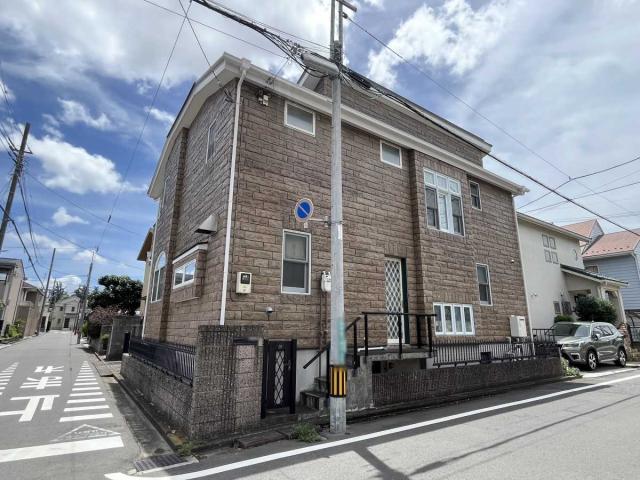 ステンドグラス（地下への階段部分）