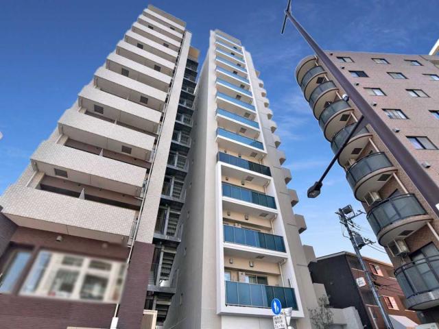 外観：写真中央の建物