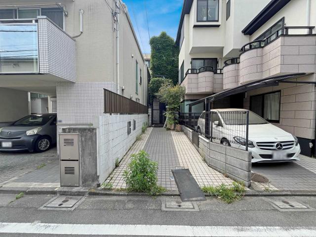 外観：中央奥の建物です。