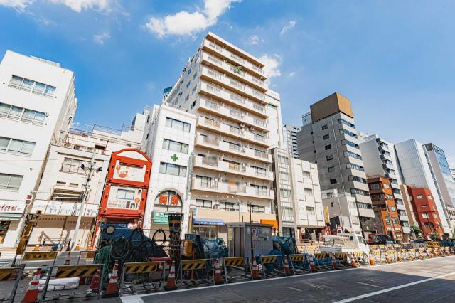 外観：東京メトロ東西線「飯田橋」駅、徒歩2分の立地、総戸数53戸のマンションです。