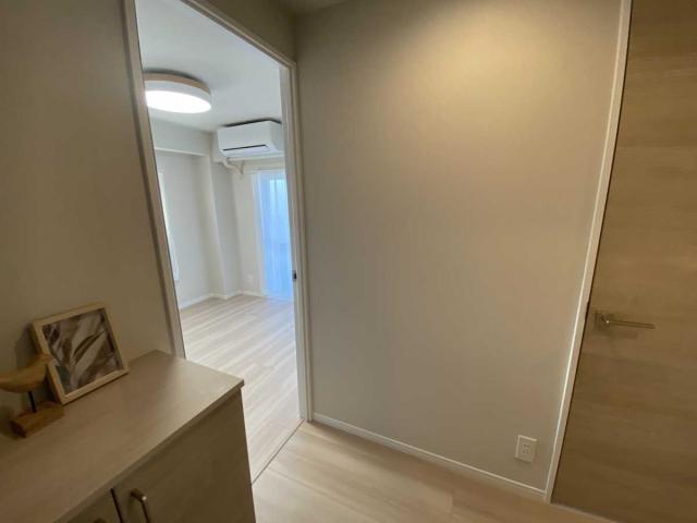 室内：玄関部分 ・家具・調度品は販売価格に含まれておりません(撮影年月：2025年11月)