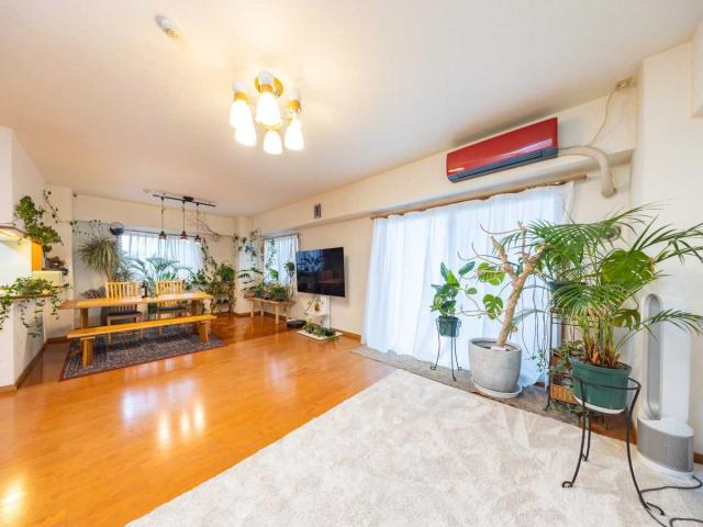 眺望：南西向きかつ前面に建物がないため、陽当たり良好です(撮影年月：2026年04月)