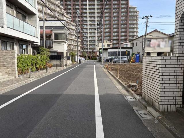 現地(手前側)・前面道路：全2区画
