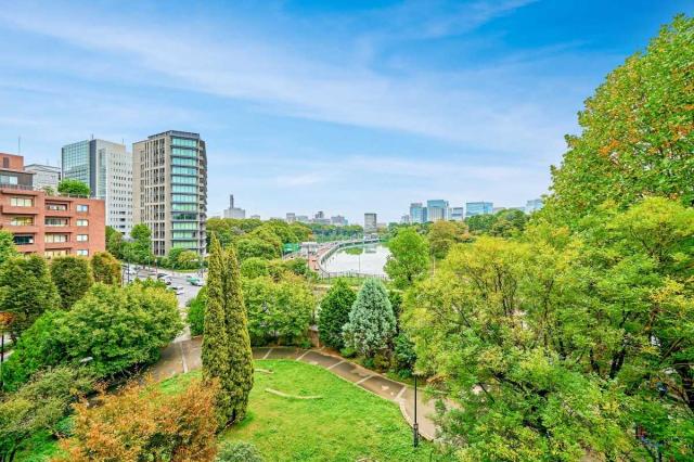 エントランス(撮影年月：2025年10月)