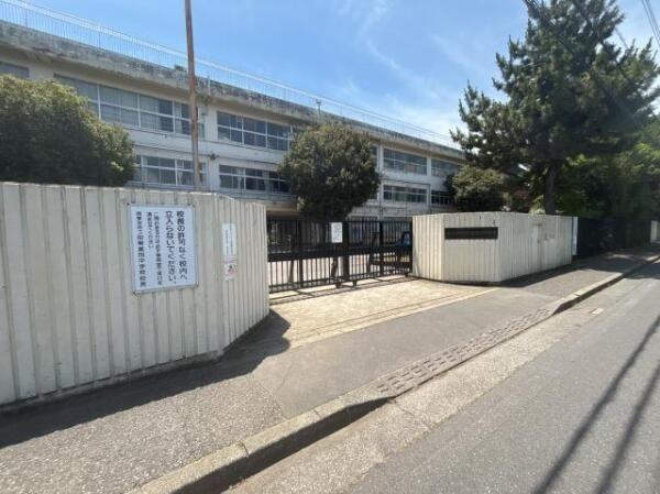 前面道路含む外観