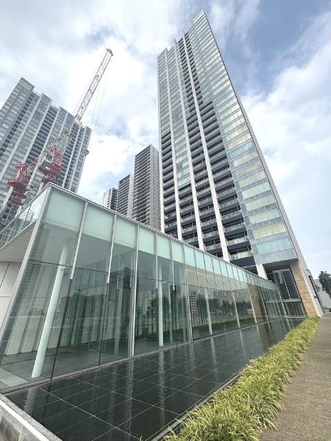 鉄筋コンクリート造地下2階付地上42階建て・総戸数2090戸