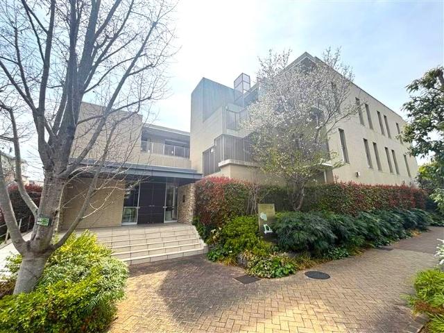 鉄筋コンクリート造地上3階建て・総戸数17戸