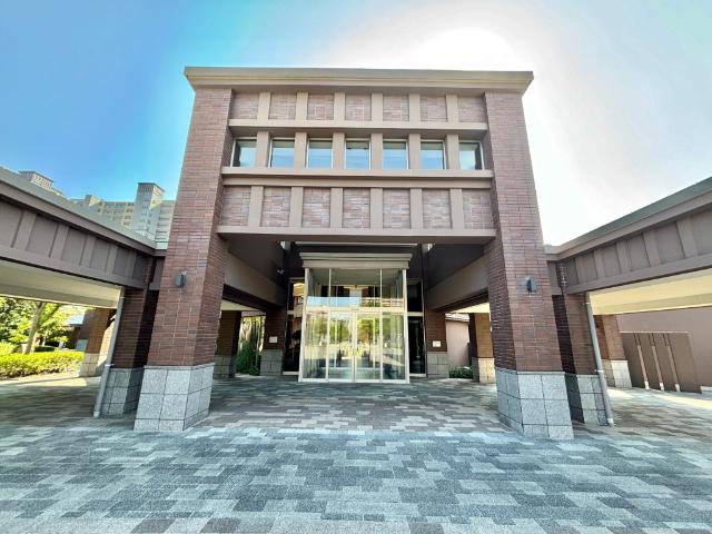 公園側に位置するグランドエントランス