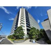 駅前のシンボルとなるシャープなデザイン