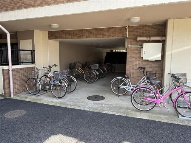 雨に濡れない駐輪場スペース
