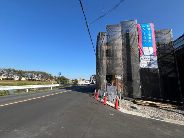 建築中