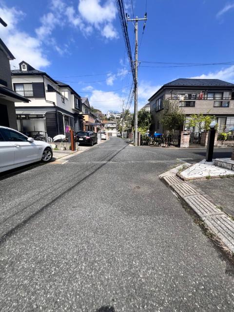 前面道路は約5mで窮屈感がありません