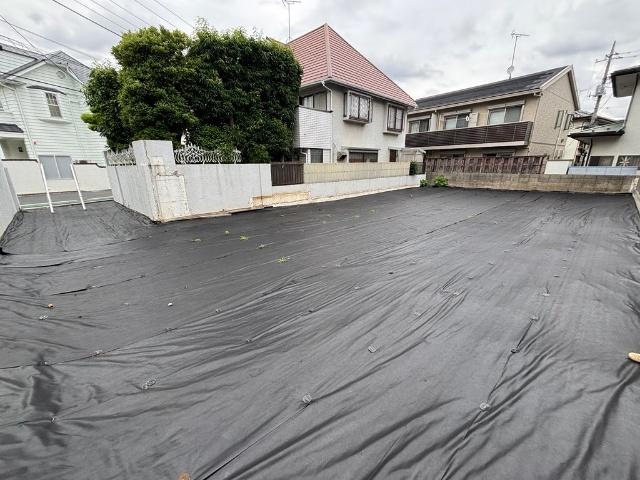 敷地延長の形状の為、プライバシーが守られる造りで建築が可能です。