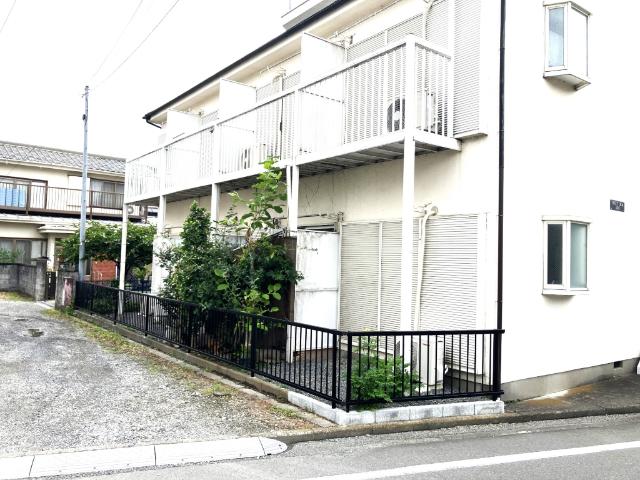 2025年4月　外壁　階段塗装済み