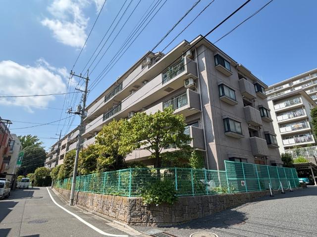 南向きバルコニーで前面遮蔽物なく陽当り良好です