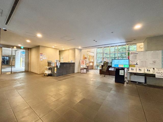 棟内の方の会話が広がるエントランス