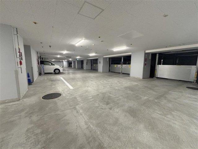 地下1階駐車場