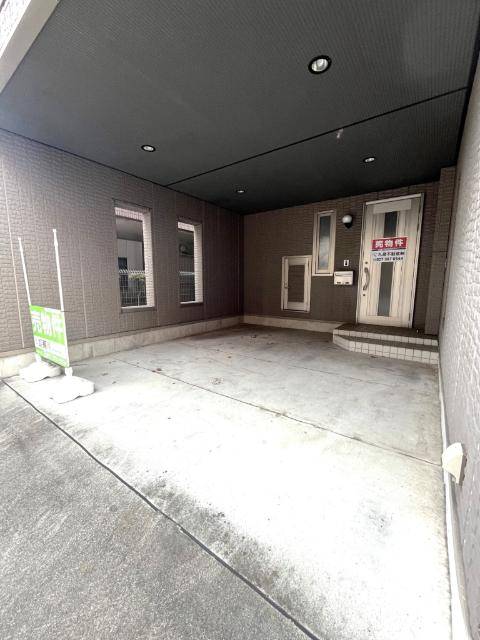 普通車と小型車の２台駐車可能