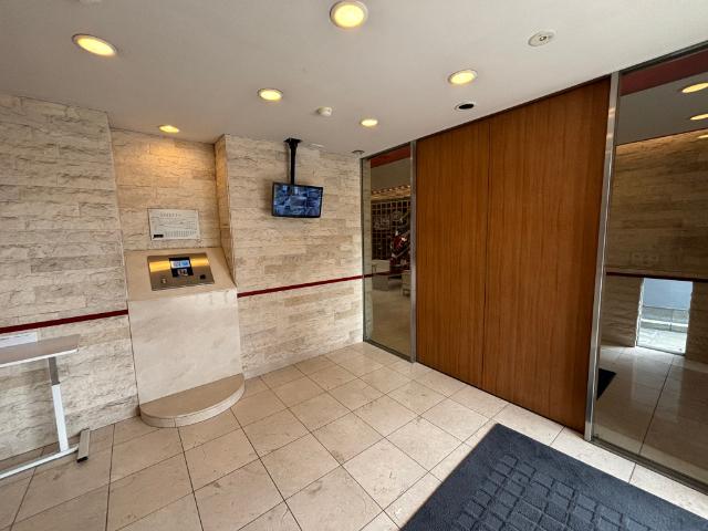 エントランスはオートロック仕様で防犯カメラもあり安心です