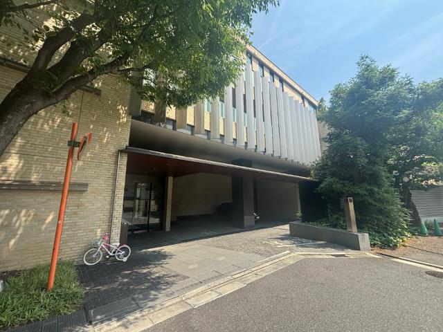 鉄筋コンクリート造地下2階付地上8階建て・総戸数53戸