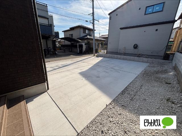 松戸市六実　中古戸建 駐車場