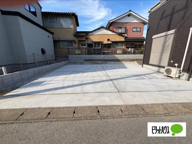 松戸市六実　中古戸建 駐車場