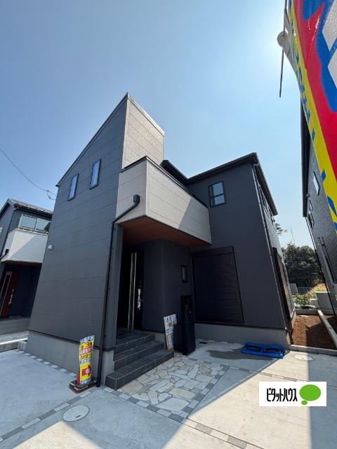 汚れの目立たないシックな色の外観