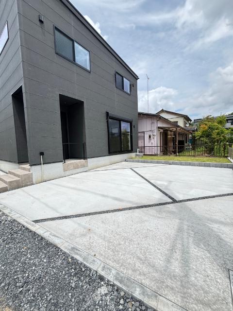 Grandir 成田ⅠA号棟 駐車場