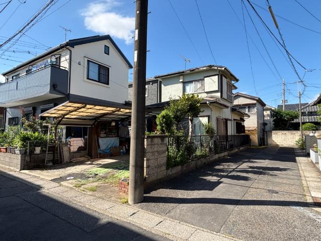 南東、南西道路に接道している角地になります。