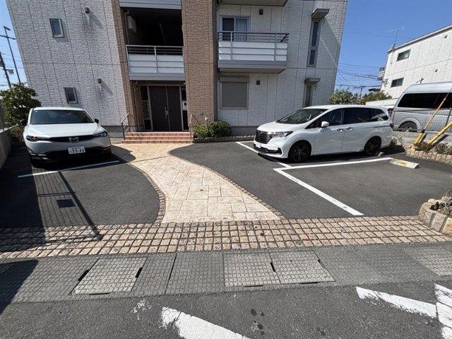 エーラ 駐車場