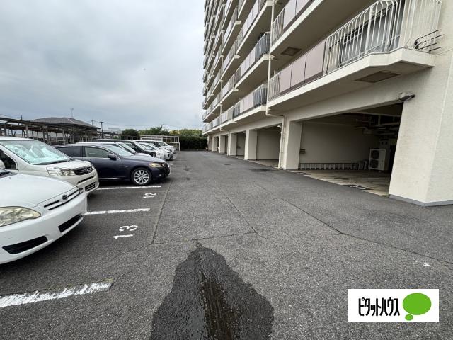 我孫子市布佐平和台駅前マンションウイングD棟 駐車場