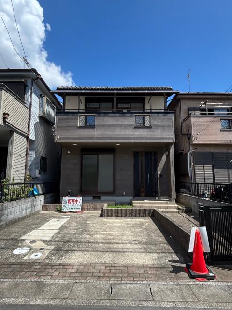 八潮市垳中古戸建 駐車場