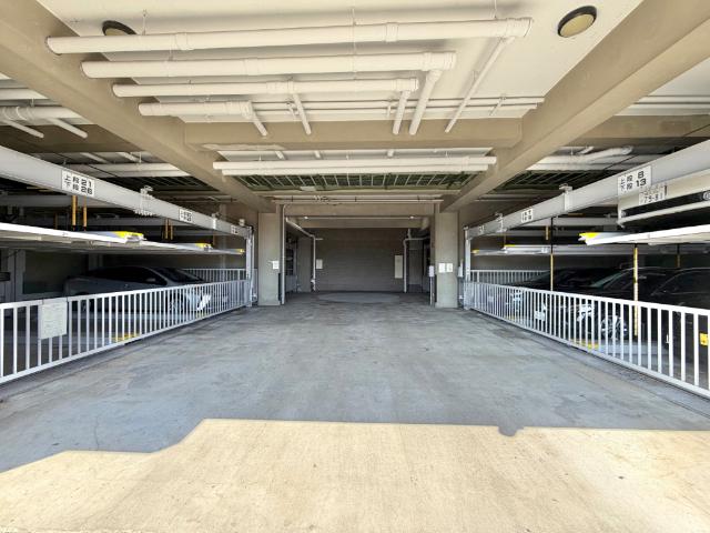 コスモ横浜和田町ヒルズ 駐車場